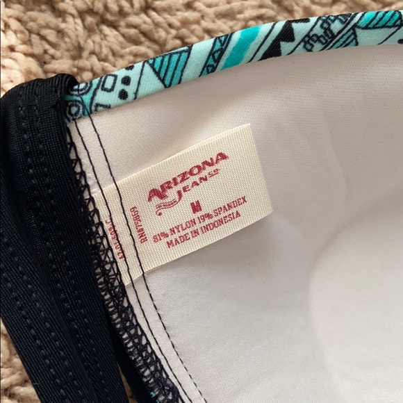 Bikini! - Picture 3 of 4